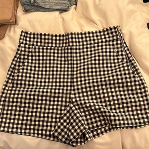 Zara high waisted Gingham Black And White shorts with side zipper